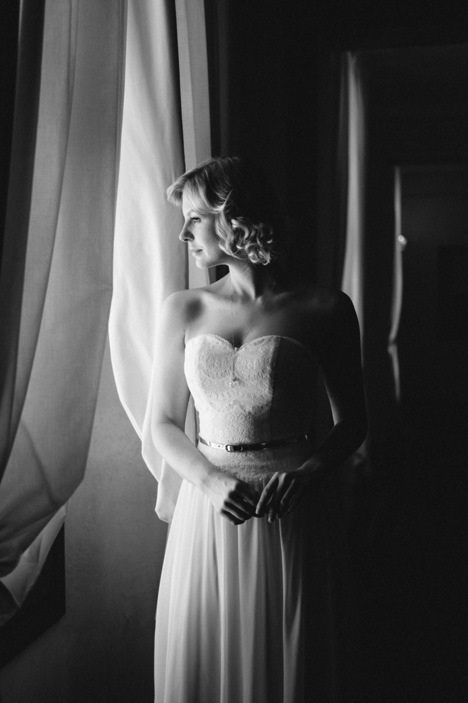 Brautkleid 20er Jahre Stil mit Chiffonrock