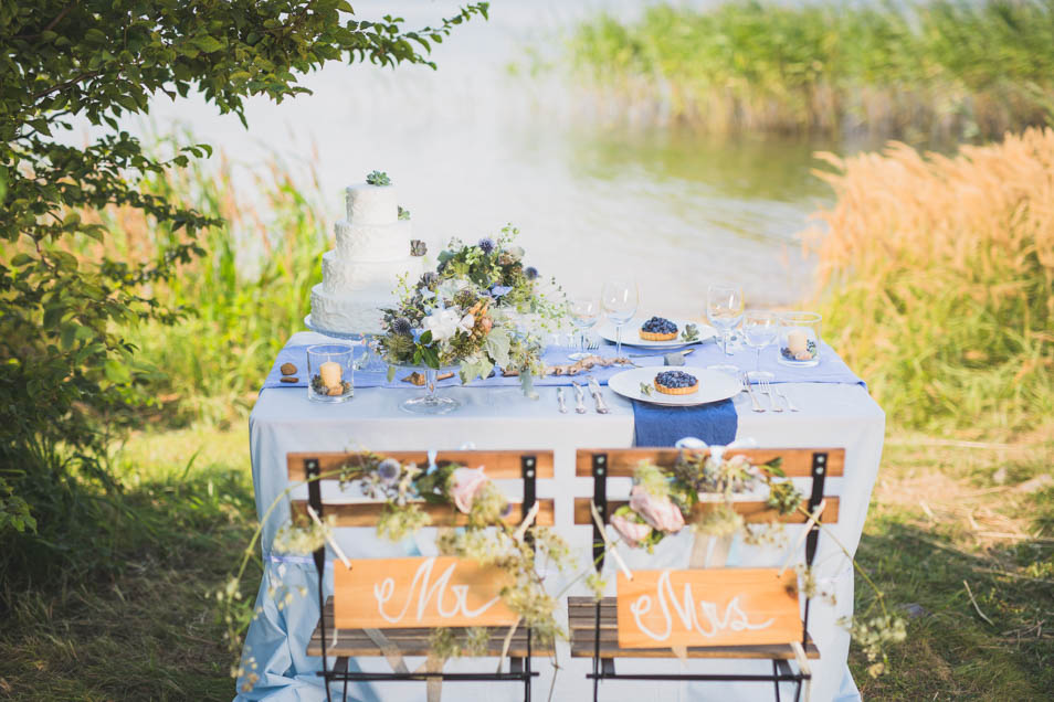 sommerliche Tischdekoration zur Hochzeit am Strand