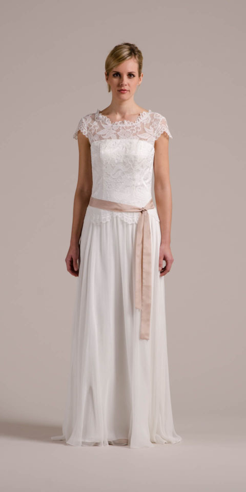 Vintage Hochzeitskleid mit Flügelarm, Spitzencorsage & mehr!