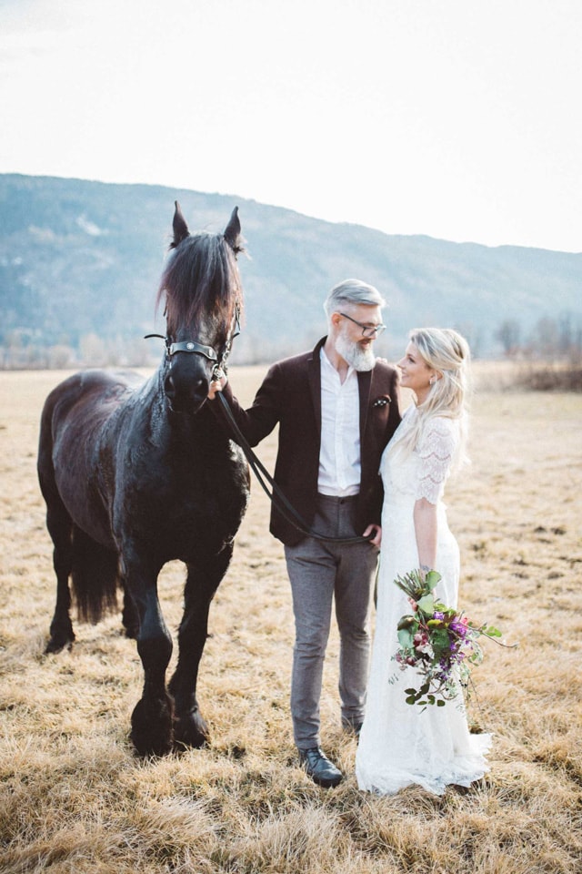 Boho Braut – natürliche Hochzeitsinspiration im Spitzenkleid
