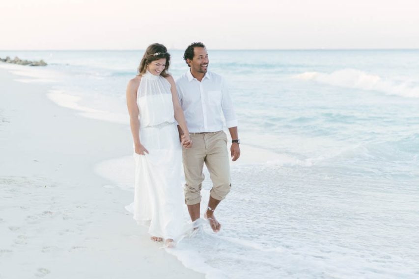 Strand Hochzeitskleid – verträumt romantisch in der Karibik