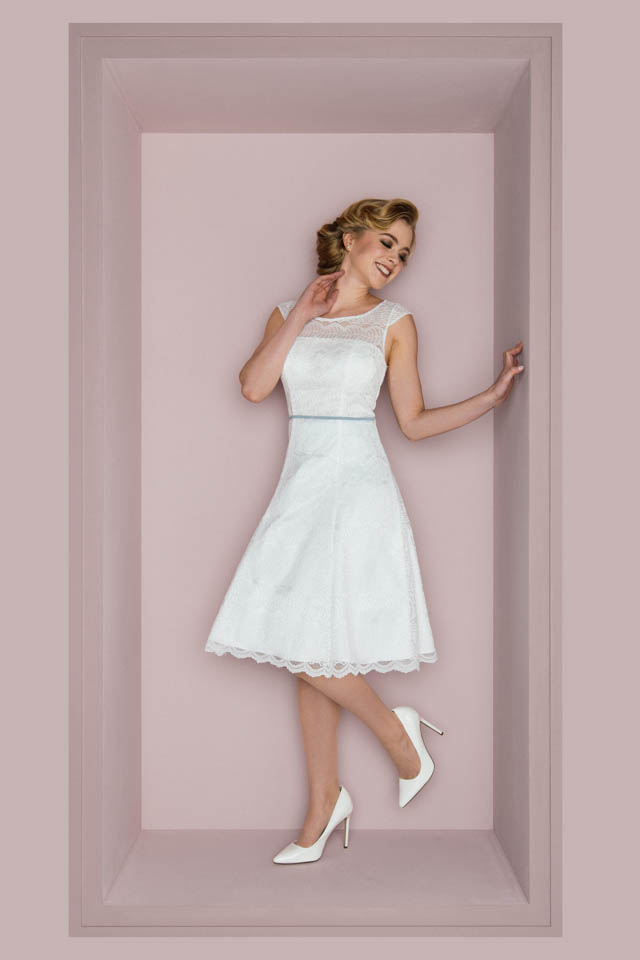 Brautkleid im 50er Jahre Stil – transparente Schulter & Flügelarm – Bibi