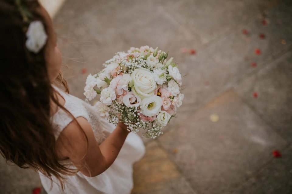 Blumenmädchen mit Brautstrauß