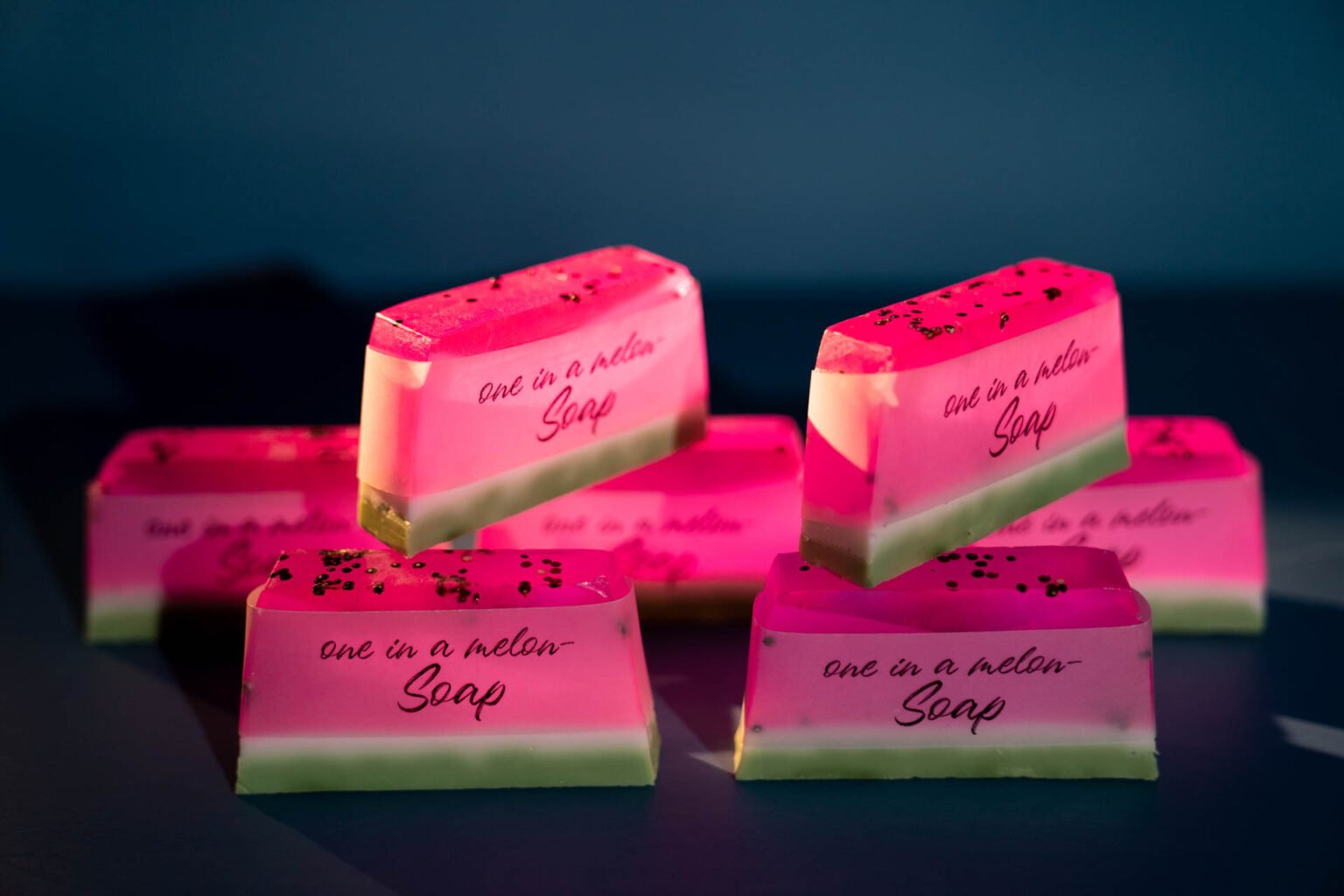 Pinke Melonen-Seifenstücke als Gastgeschenk