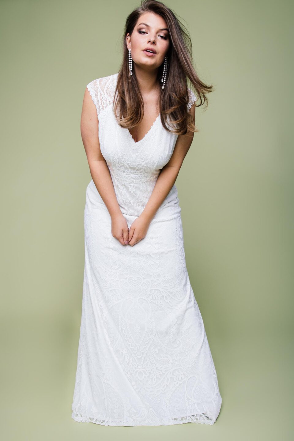 Plus size Brautkleid mit V-Ausschnitt