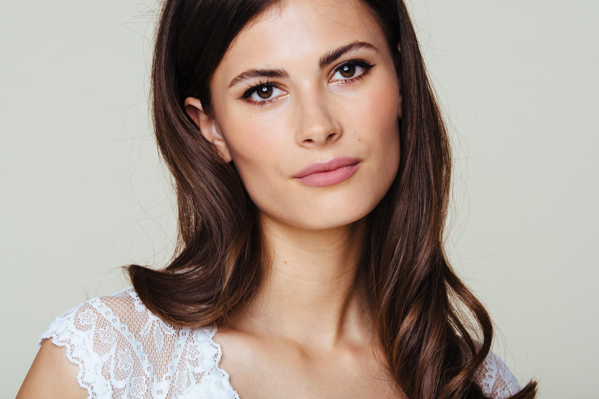 Braut Nahaufnahme mit Spitze auf der Schulter