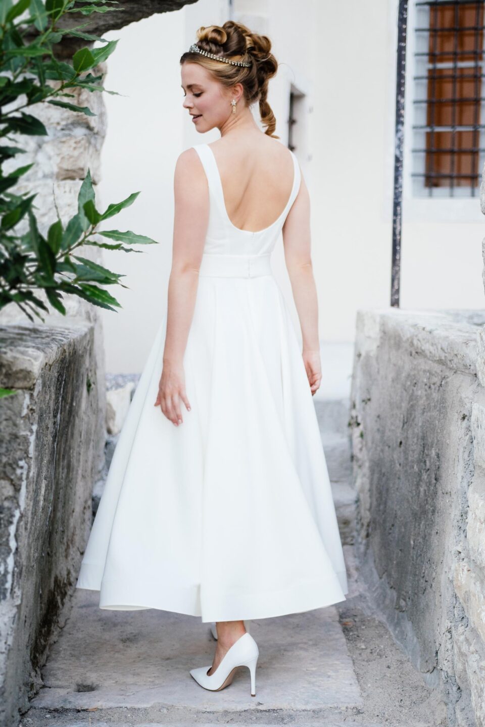 Knöchellanges Hochzeitskleid mit tiefem Rückenausschnitt