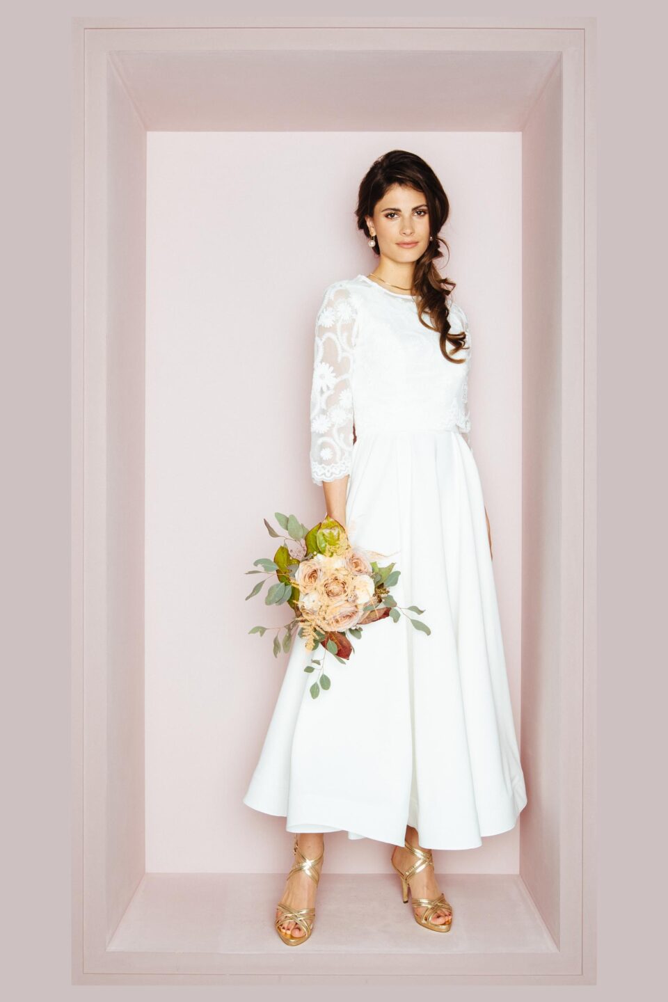 Knöchellanges Brautkleid mit Blumenbolero