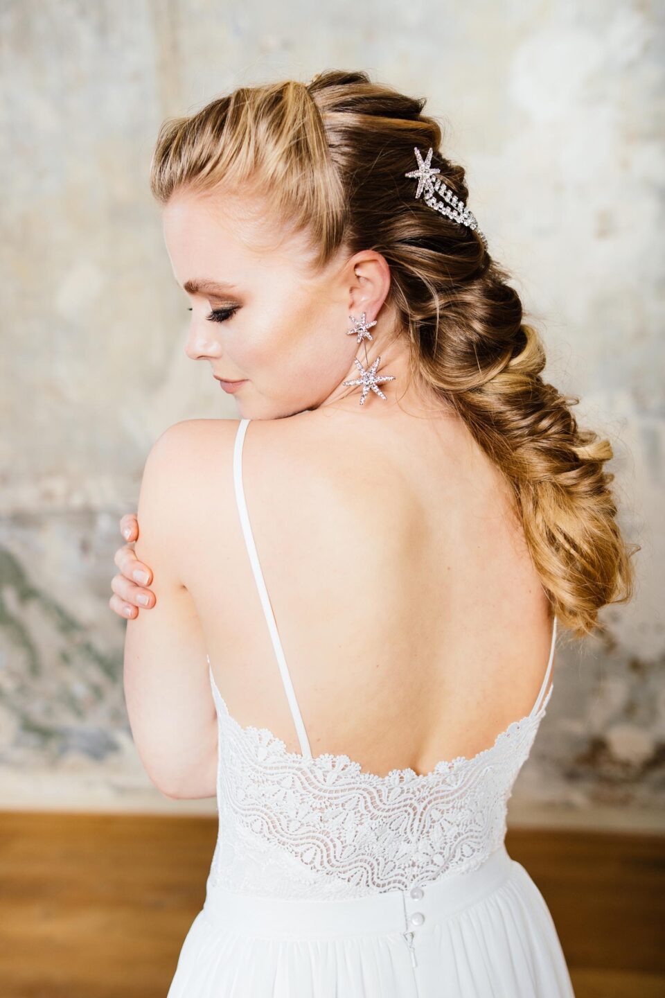 Brautbody mit Spaghettiträgern von hinten