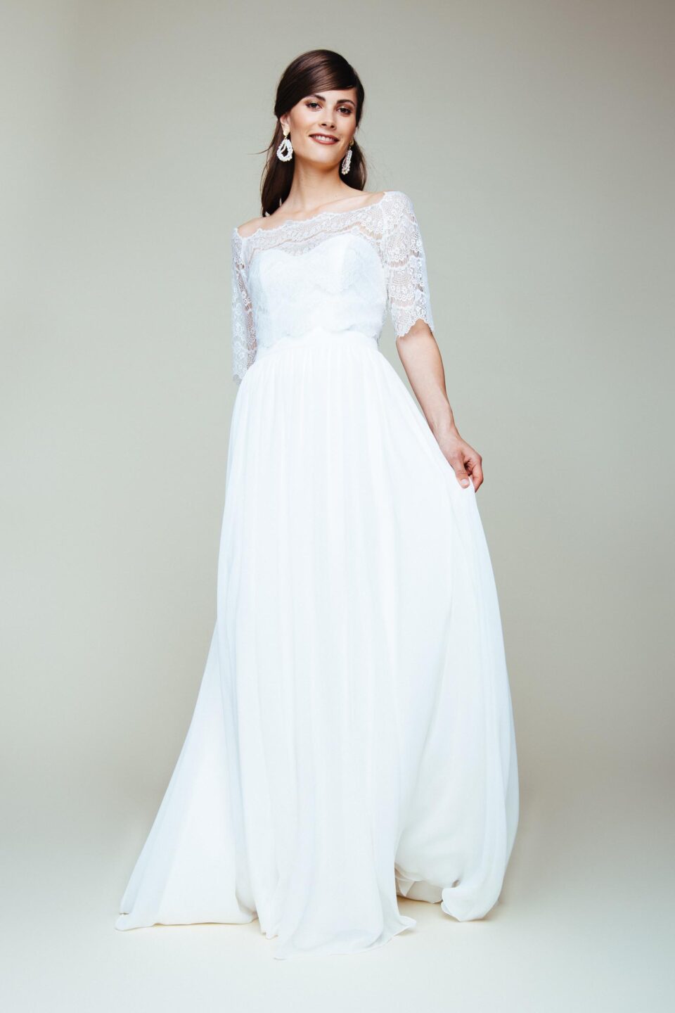 Chiffon-Rock zur Hochzeit mit zarten Brautbolero in Spitze