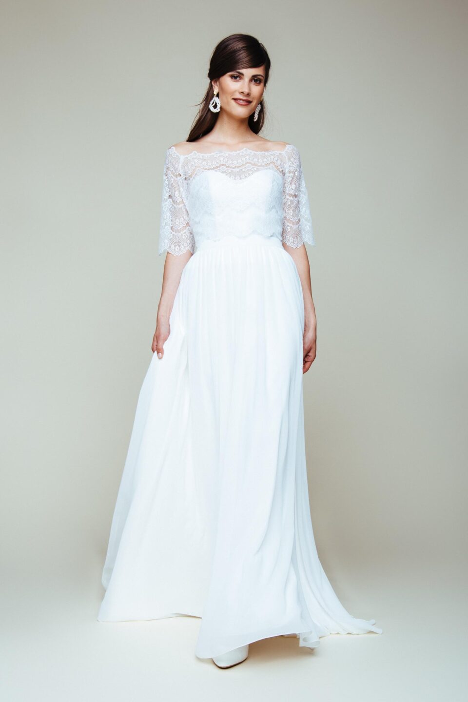 Chiffon-Rock zur Hochzeit mit Carmenbolero aus Spitze