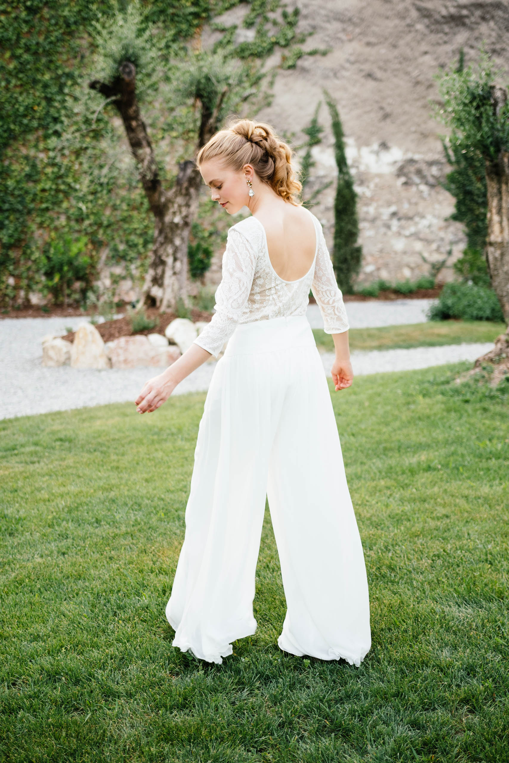 Hosenrock zur Hochzeit | modernes Outfit mit Braut Body aus Spitze