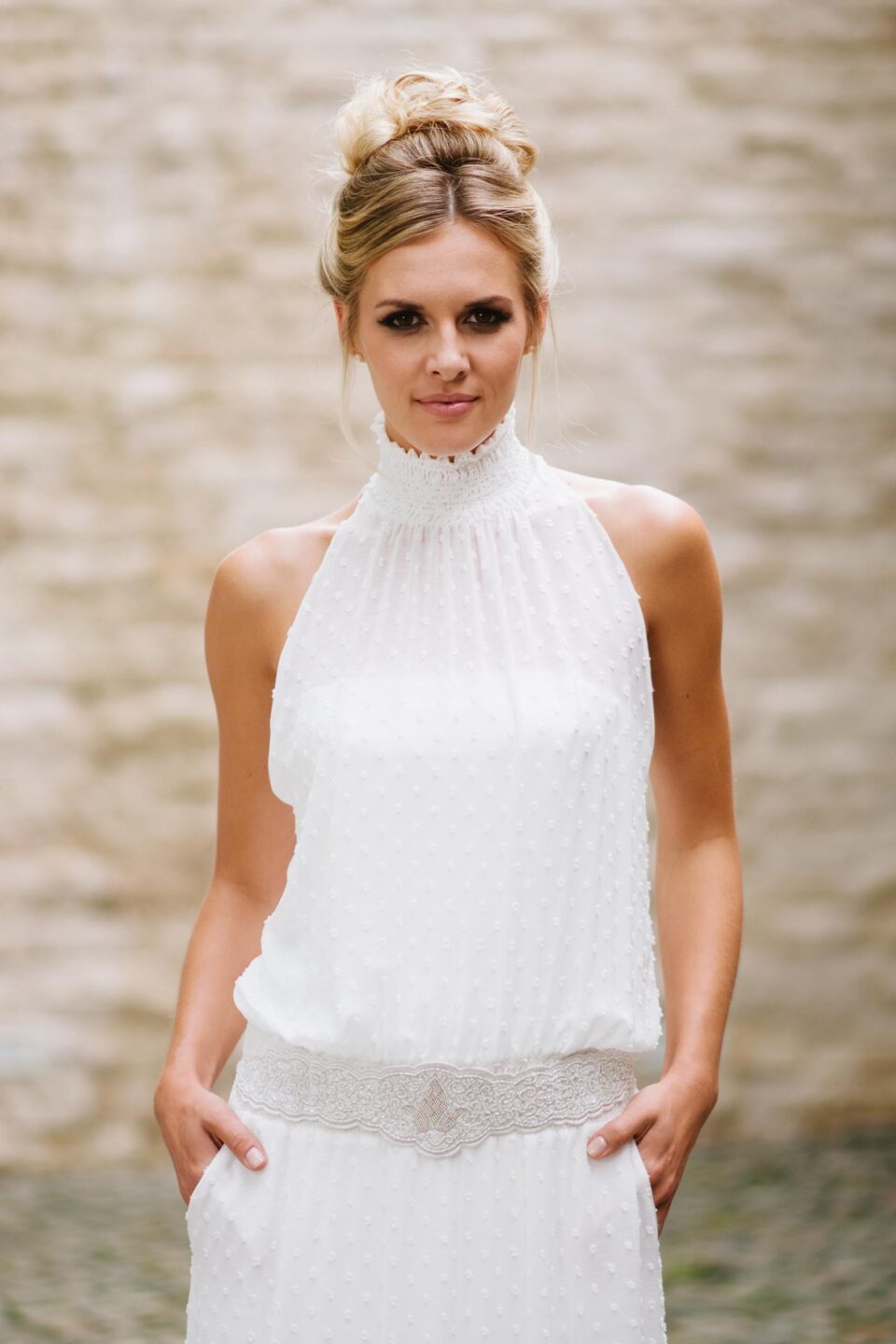 New Boho Brautkleid mit Taschen und breitem Brautgürtel