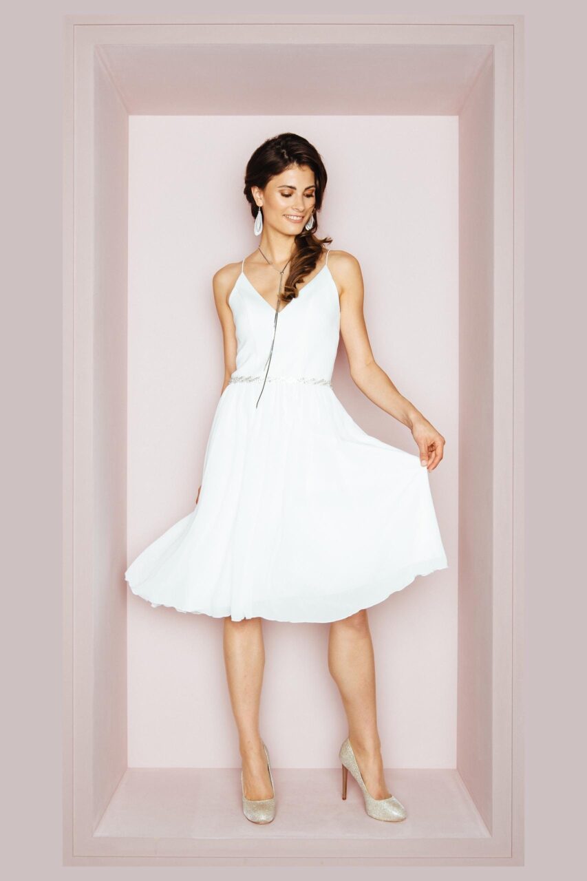 Brautkleid für kleine Frauen: Schnitte, Längen und Styling