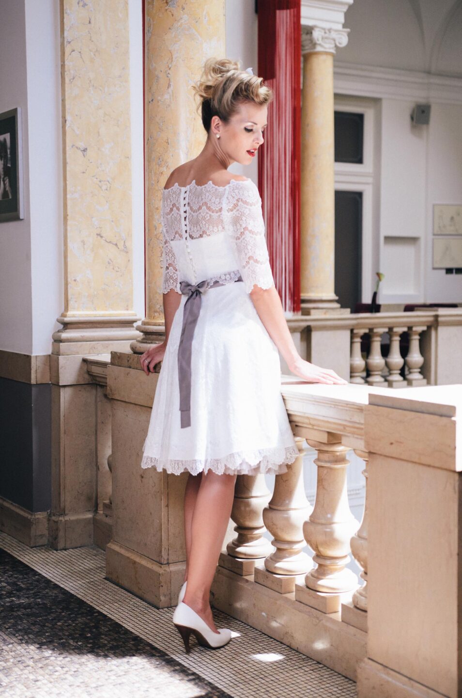 Petticoat Brautkleid mit Brautbolero aus Spitze