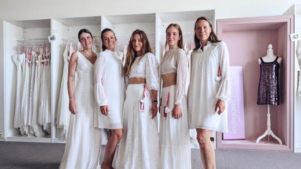 Brautmoden Outlet mit reduzierten Brautkleidern an schönen Models