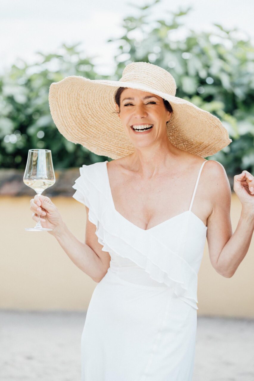 Leichtes Brautkleid für Sommer und Outdoor-Hochzeit