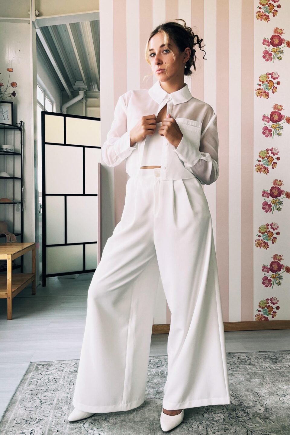 Coole Braut mit Hose und Bluse 