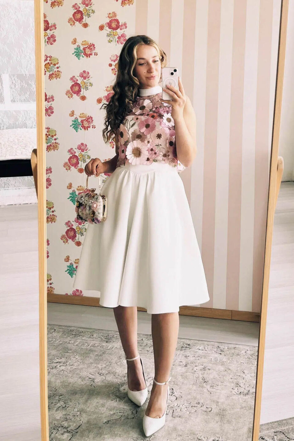 Farbiges Brauttop zum kurzen Kleid